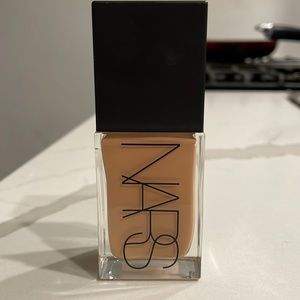 NARS Light Reflecting Advanced Skincare Foundation shade Vallauris medium 1.5